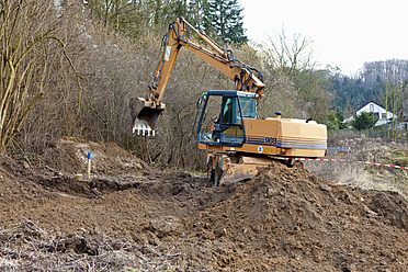 Europa, Deutschland, Rheinland-Pfalz, Vorbereitung des Bodens für das Fundament eines Hauses - CSF015960
