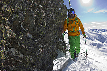 Austria, North Tirol, Mature man skiing - FFF001314