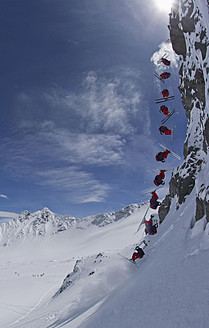 Österreich, Tirol, Mehrfachbelichtung Skifahrer - FFF001326