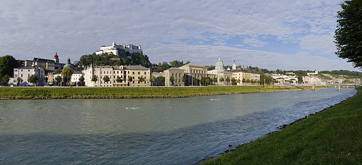 Österreich, Salzburg, Blick auf die Salzach bei der Burg Hohensalzburg - SIEF003001
