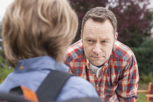 Deutschland, Leipzig, Vater wütend auf Sohn beim Schulbesuch - BMF000614