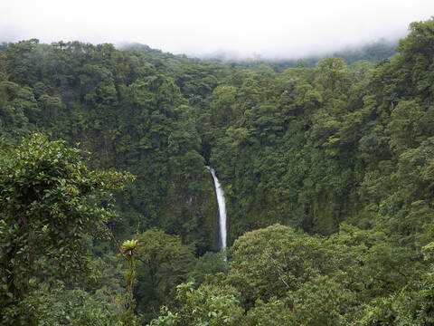 Mittelamerika, Costa Rica, Blick auf La Catarata de la Fortuna, lizenzfreies Stockfoto