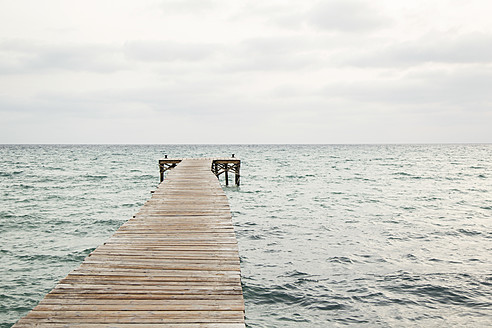 Spain, View of jetty at the sea - JKF000006