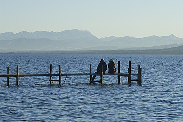 Europe, Germany, Bavaria, Man and woman relaxing at Lake Ammersee - CRF002206