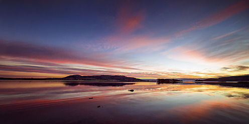 Vereinigtes Königreich, Schottland, Blick auf Loch Leven - SMAF000038