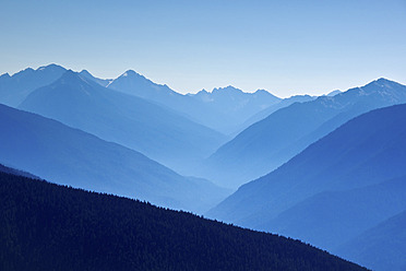 USA, Washington, Blick auf Hurricane Ridge und Olympic National Park - SMAF000032