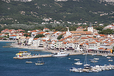 Croatia, View of Krk island with harbour and Baska town - WW002507