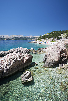 Kroatien, Blick auf den Strand von Baska - WWF002532