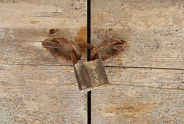 Croatia, Rusty lock on door at Baska town - WWF002545