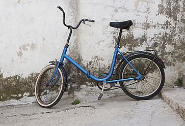 Kroatien, Fahrrad an der Wand - WWF002551