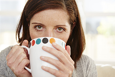 Germany, Duesseldorf, Mature woman drinking coffee, close up - STKF000173