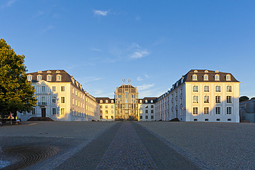 Deutschland, Saarland, Blick auf das Schloss - WDF001391