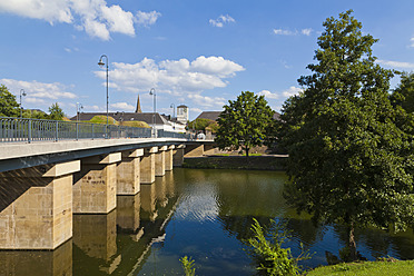 Deutschland, Saarland, Saarlouis, Brücke über die Saar - WDF001393