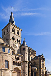 Germany, Rhineland Palatinate, Trier, View of St Peter cathedral - WDF001400