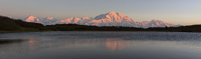 USA, Alaska, Blick auf den Mount McKinley und die Alaska Range im Denali National Park - FOF004484