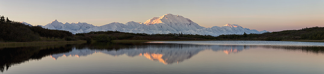 USA, Alaska, Blick auf den Mount McKinley und die Alaska Range im Denali National Park - FOF004485