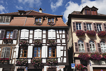 France, Alsace, View of half-timbered houses in Ribeauville - GWF002045