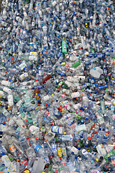 Deutschland, Recycling von leeren Plastikflaschen - ASF004699