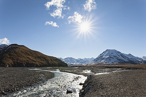 USA, Alaska, Blick auf den Toklat-Fluss im Denali-Nationalpark - FOF004513