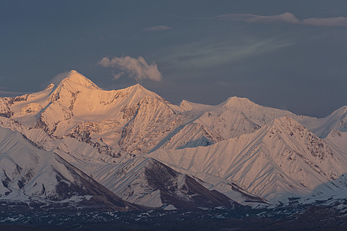 USA, Alaska, Blick auf die Alaska-Kette im Denali-Nationalpark - FOF004531