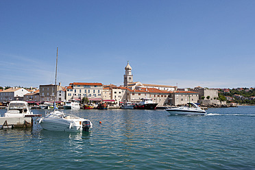 Croatia, Krk, View of harbour promenade - WW002622