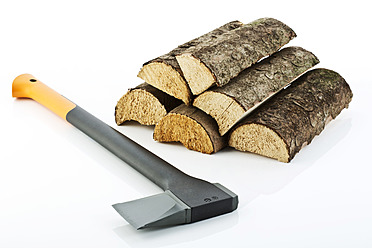 Axe with wood stack - MAEF005457