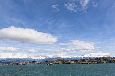 Canada, View of Shallow Lake - FOF004583