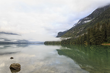 USA, Alaska, View of Chilkoot Lake - FOF004586