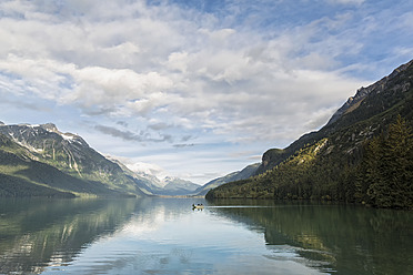 USA, Alaska, Blick auf den Chilkoot-See - FO004593