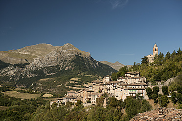 Italien, Blick auf Montefortino - KA000036