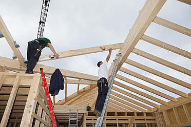 Europe, Germany, Rhineland Palatinate, Men working on roof of house - CSF016087