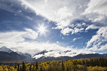 USA, Alaska, Blick auf die Chugach Mountains - FO004633