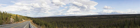 USA, Alaska, Blick auf Mount Sanford und Mount Drum, lizenzfreies Stockfoto