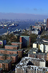 Deutschland, Hamburg, Blick auf Skyline und Hafen - MHF000066