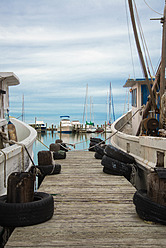 USA, Texas, Rockport-Fulton, Fischerboote im Golf von Mexiko - ABA000599