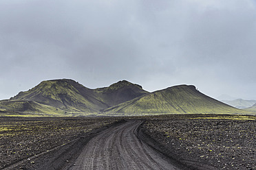 Road through highlands on Landmannalaugar at Iceland - HL000008