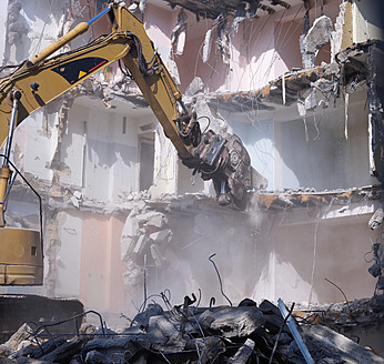 Germany, Wiesbaden, View of demolishing house with hydraulic cutter crane - BSCF000206