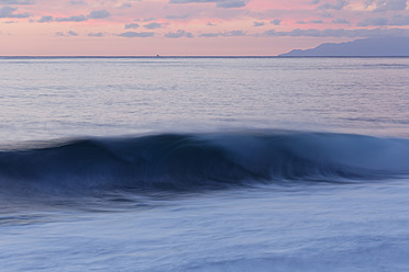 Spain, La Gomara, Breaking of waves at Valle Gran Rey - SIEF003085