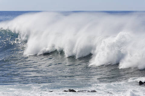 Spanien, Wellenbrecher auf La Gomera, lizenzfreies Stockfoto