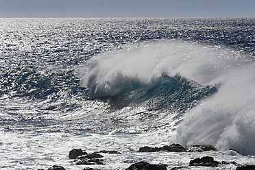 Spanien, Wellenbrecher auf La Gomera - SIEF003098