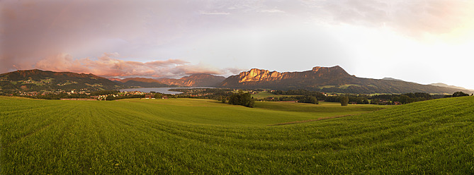 Österreich, Blick auf die Stadt Mondsee und den See - WW002598