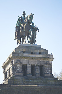 Deutschland, Rheinland-Pfalz, Koblenz, Ansicht des Reiterstandbilds von Kaiser Wilhelm I. am Deutschen Eck - MH000081