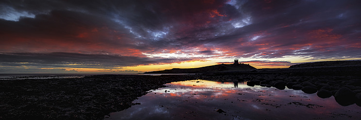 UK, England, Ansicht der Burg Dunstanburgh - SMAF000049