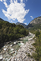 Europa, Schweiz, Blick auf den Verzasca-Fluss - GW002082