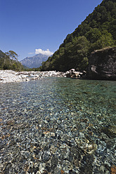 Europa, Schweiz, Blick auf den Verzasca-Fluss - GWF002085