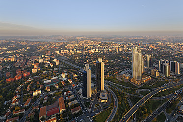 Europa, Türkei, Istanbul, Blick auf das Finanzviertel in Levent - SIE003206