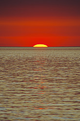 USA, Washington, Blick auf den Pazifischen Ozean bei Sonnenuntergang - SMAF000074