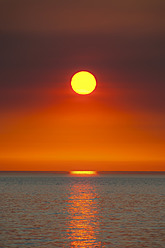 USA, Washington, Blick auf den Pazifischen Ozean bei Sonnenuntergang - SMAF000076