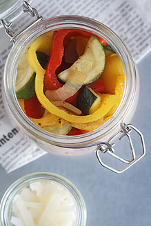 Gebratener Zucchini-Paprika-Salat im Glas - EVGF000025