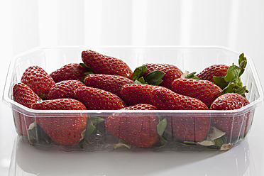 Box of strawberries on white background, close up - CSF016141